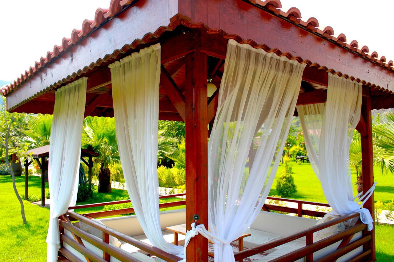 Nerissa Hotel Чирали Екстер'єр фото