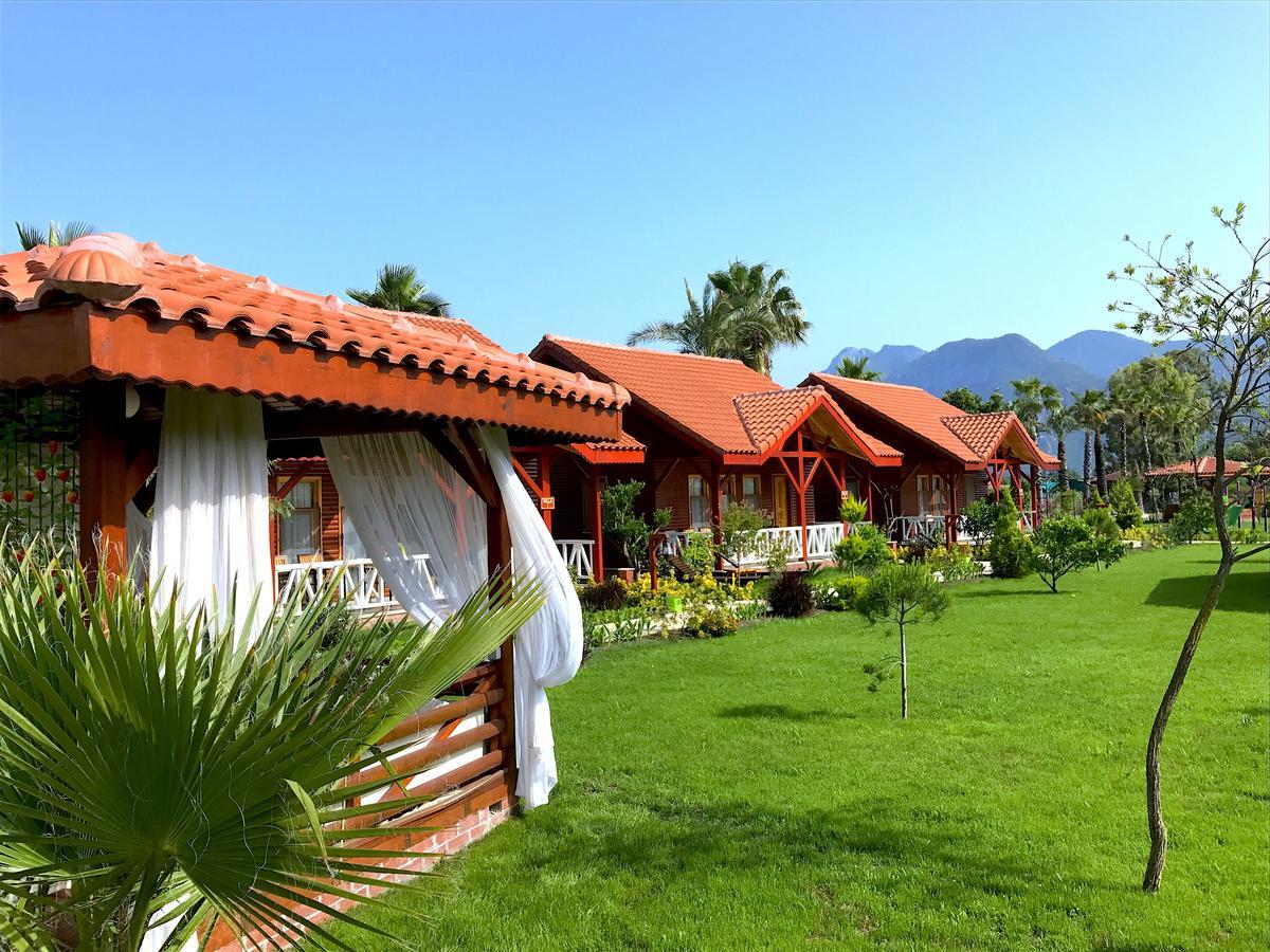 Nerissa Hotel Чирали Екстер'єр фото