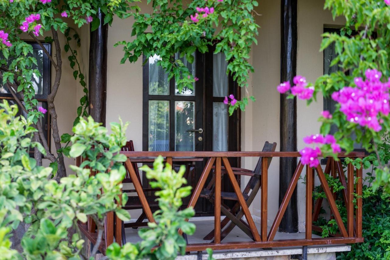 Nerissa Hotel Чирали Екстер'єр фото