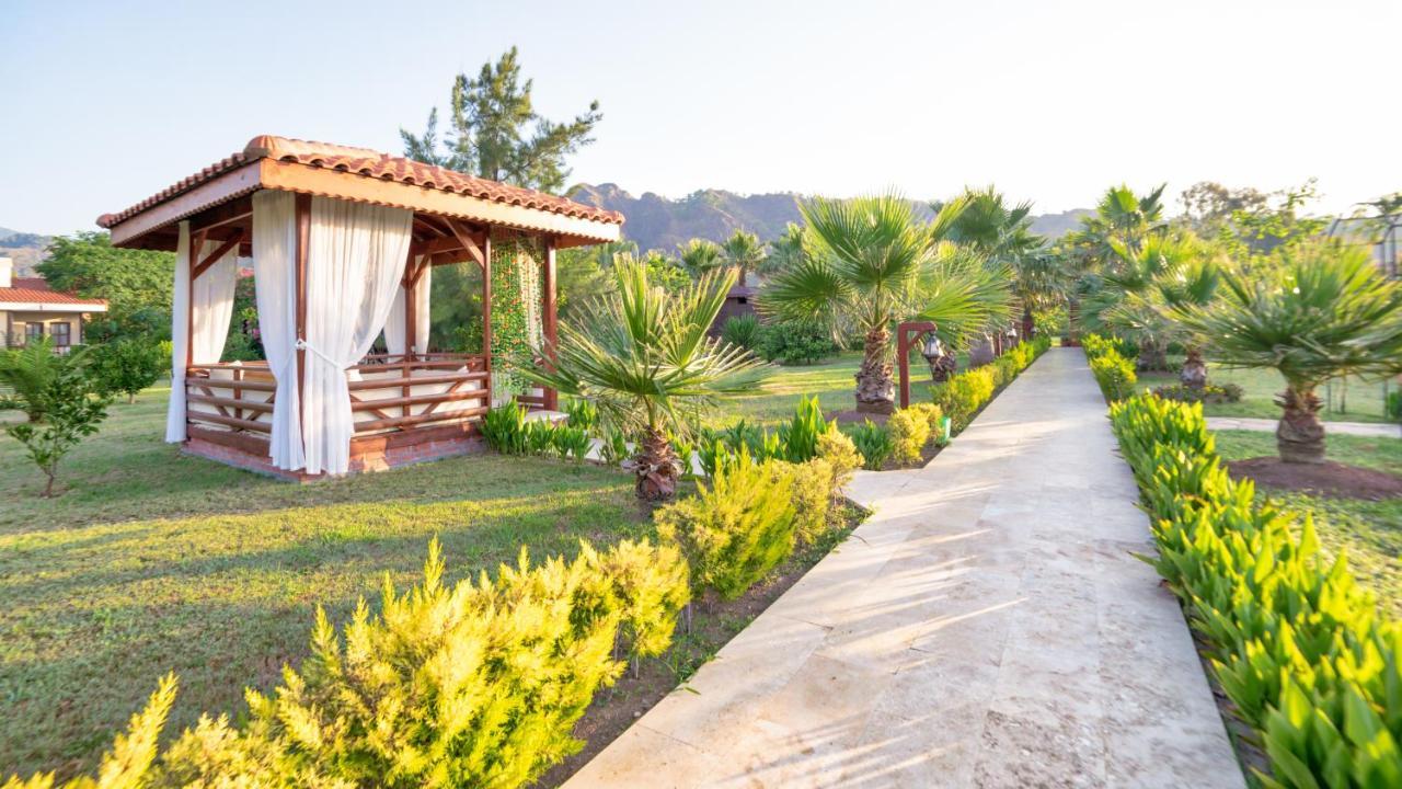 Nerissa Hotel Чирали Екстер'єр фото
