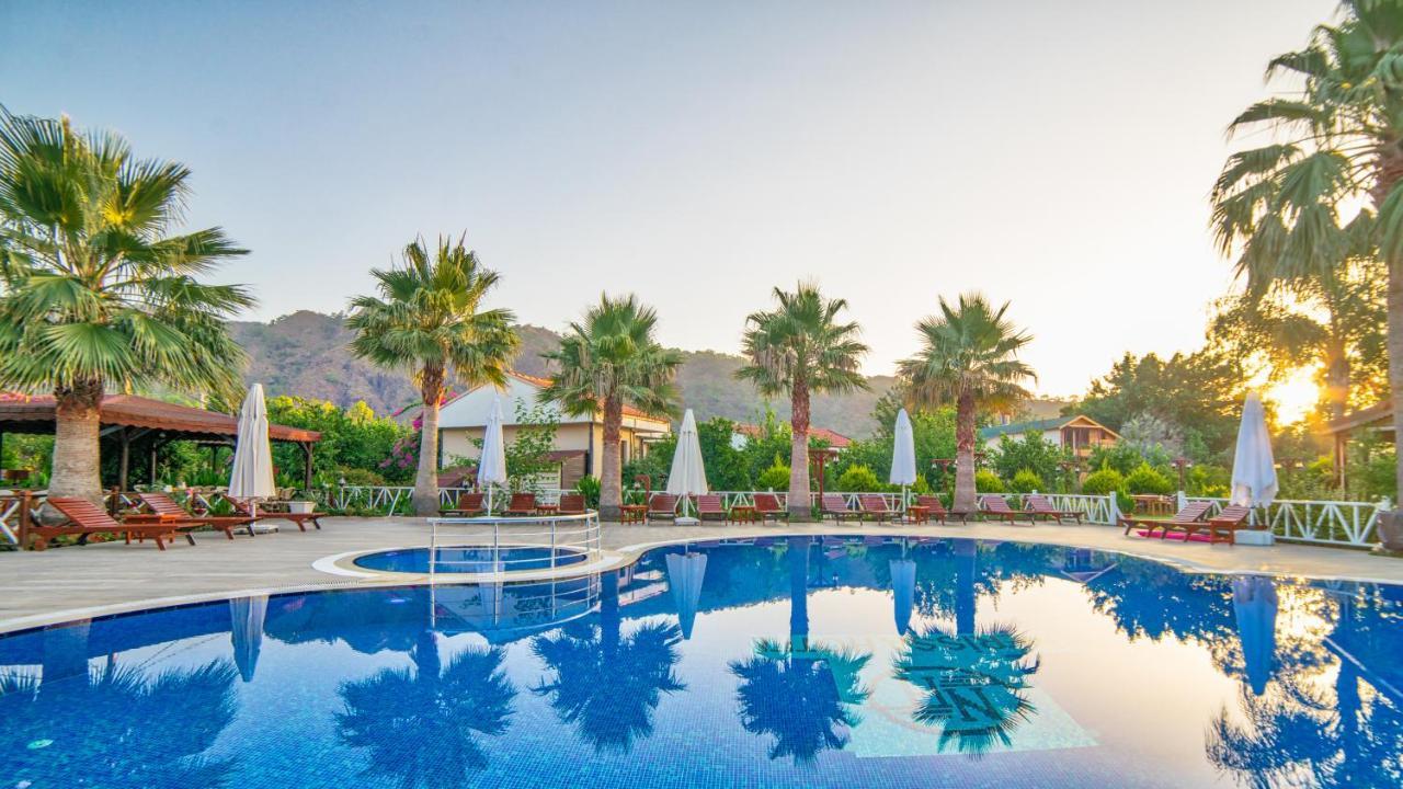 Nerissa Hotel Чирали Екстер'єр фото