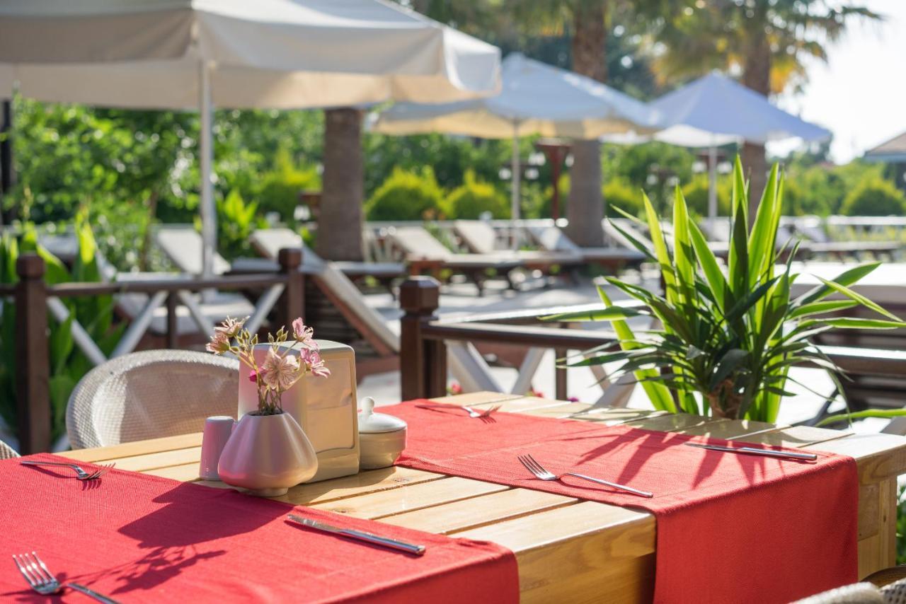 Nerissa Hotel Чирали Екстер'єр фото