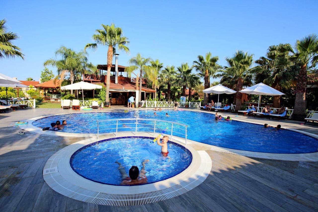 Nerissa Hotel Чирали Екстер'єр фото